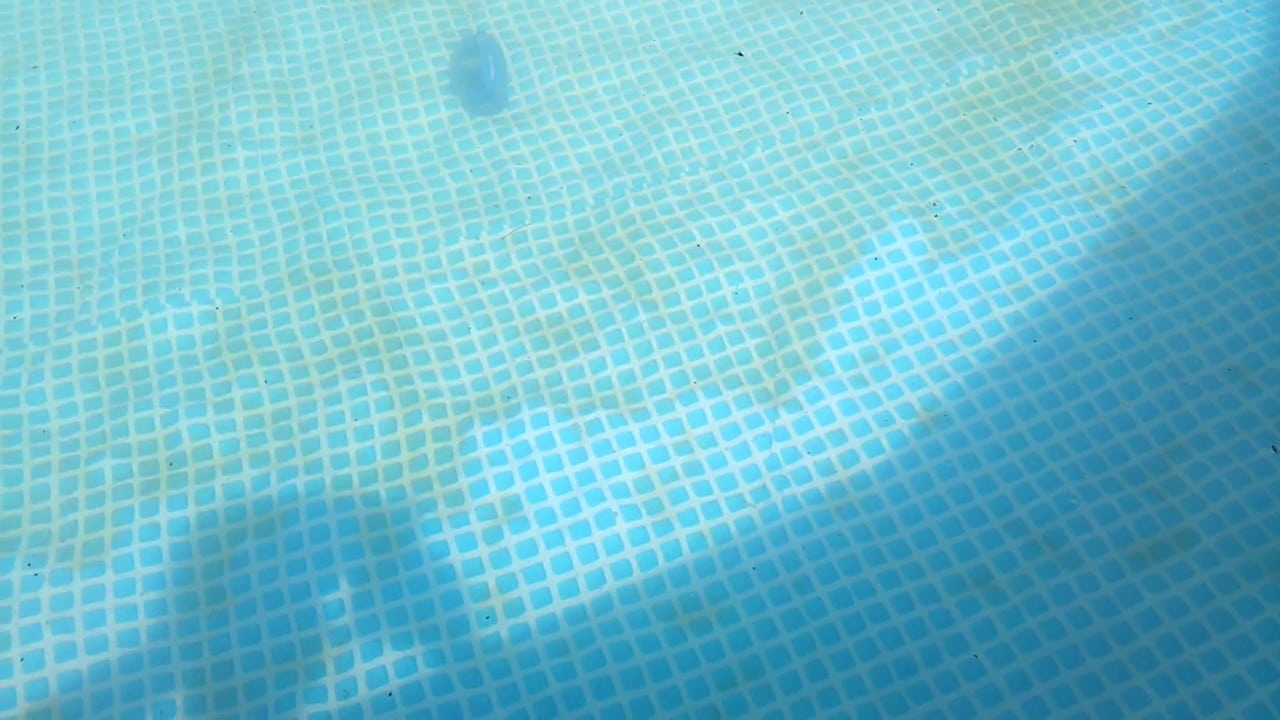 Comment nettoyer le sable au fond d’une piscine ? Easy Home